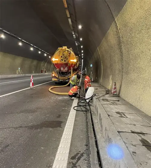 舟山隧道排水渠清淤